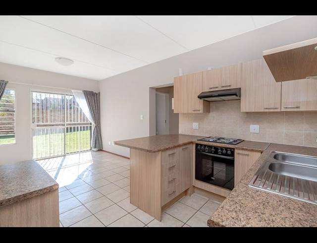 2 BEDROOM TOWNHOUSE FOR SALE IN NOORDHEUWEL